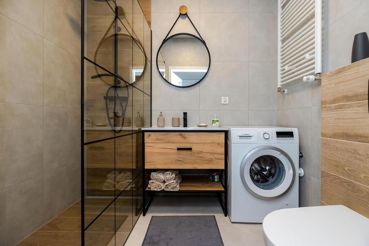 Apartamento Apart D&K Free Parking Komputerowa 8 Varsovia Exterior foto