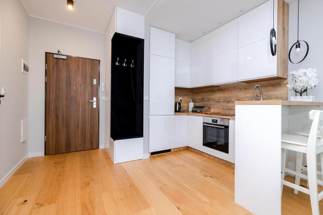 Apartamento Apart D&K Free Parking Komputerowa 8 Varsovia Exterior foto